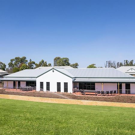 Yarrawonga Mulwala Golf Club Hotel Ngoại thất bức ảnh The new hospital at Wagga Wagga