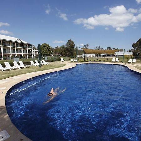 Yarrawonga Mulwala Golf Club Hotel Ngoại thất bức ảnh The pool at the Club Hotel