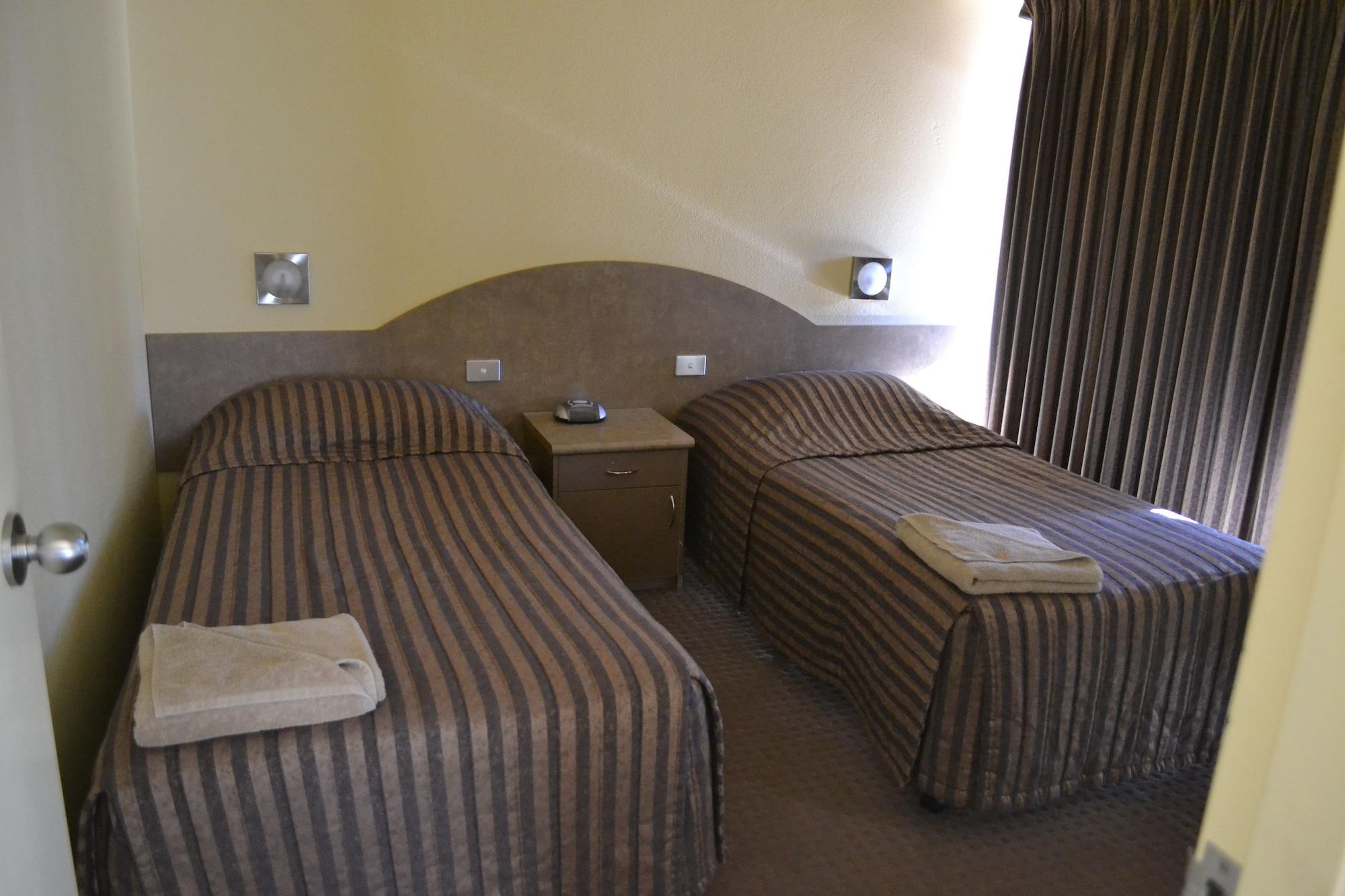 Yarrawonga Mulwala Golf Club Hotel Ngoại thất bức ảnh A typical motel room