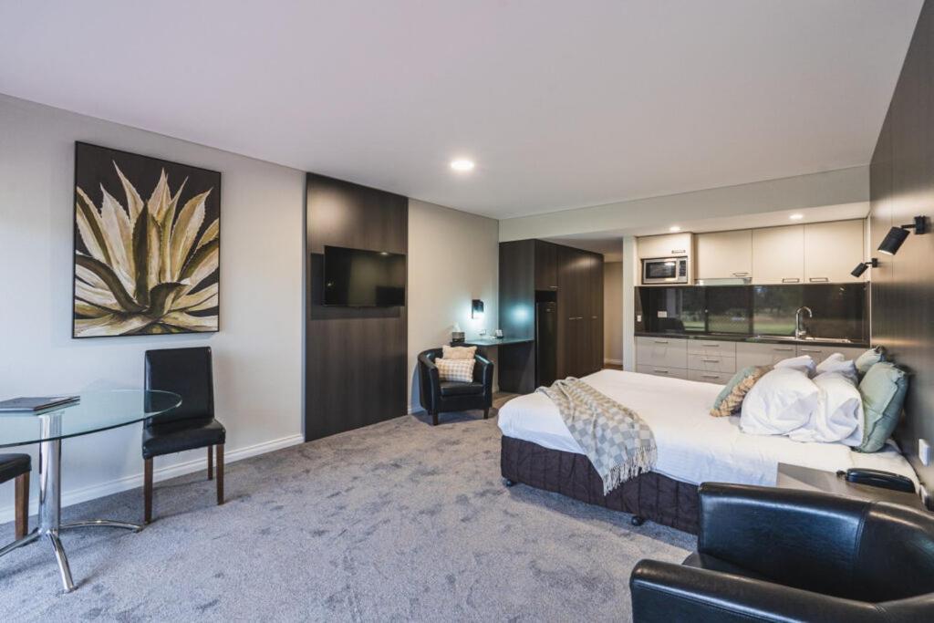Yarrawonga Mulwala Golf Club Hotel Ngoại thất bức ảnh Studio apartment