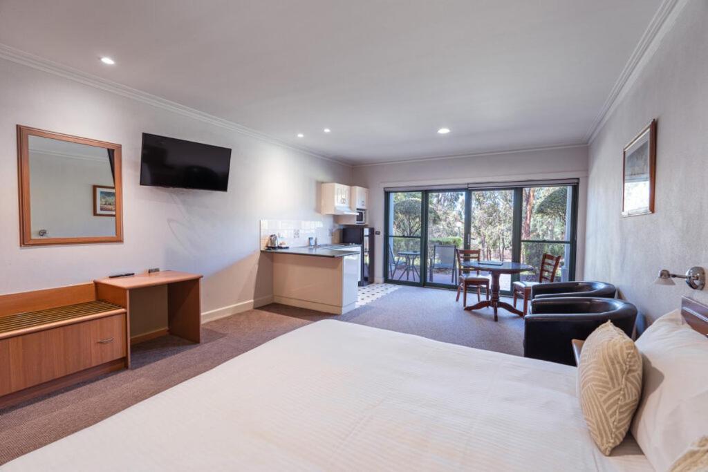 Yarrawonga Mulwala Golf Club Hotel Ngoại thất bức ảnh Studio Suite