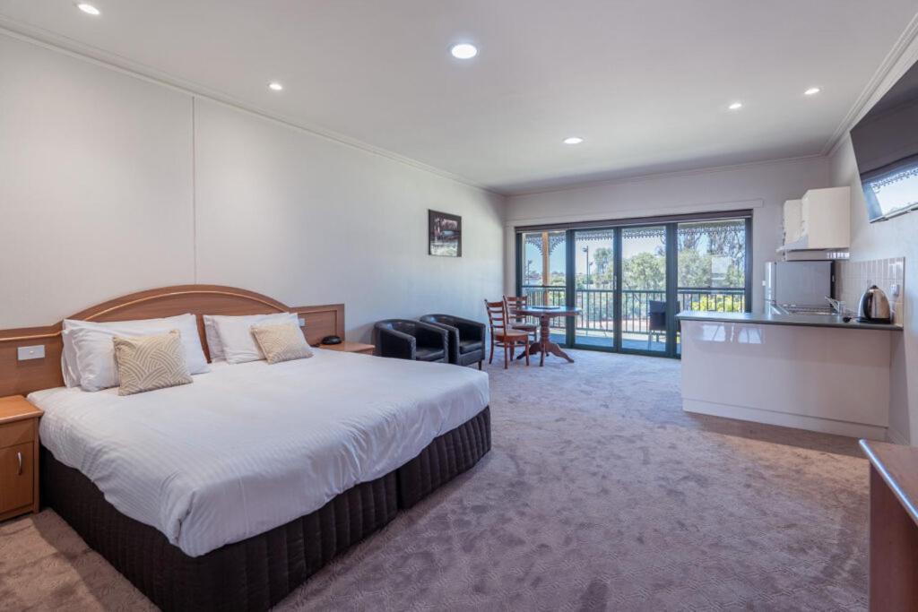 Yarrawonga Mulwala Golf Club Hotel Ngoại thất bức ảnh Studio Suite