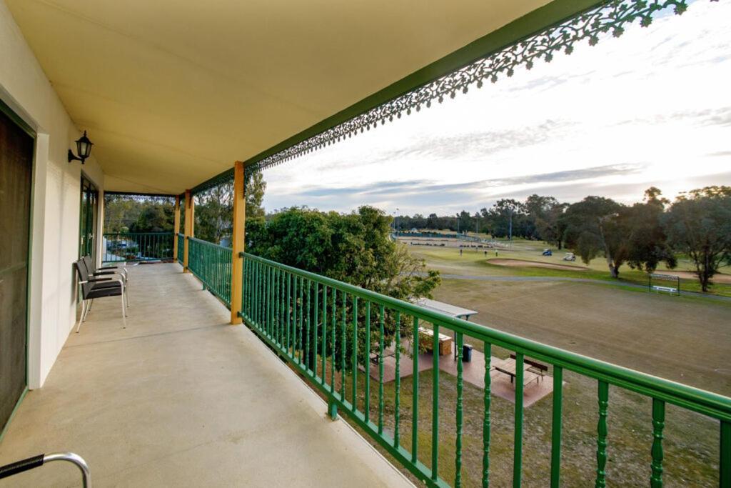 Yarrawonga Mulwala Golf Club Hotel Ngoại thất bức ảnh A balcony at the Adelaide Oval
