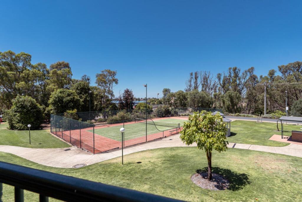 Yarrawonga Mulwala Golf Club Hotel Ngoại thất bức ảnh Tennis and netball courts at the University of South Australia's City Campus