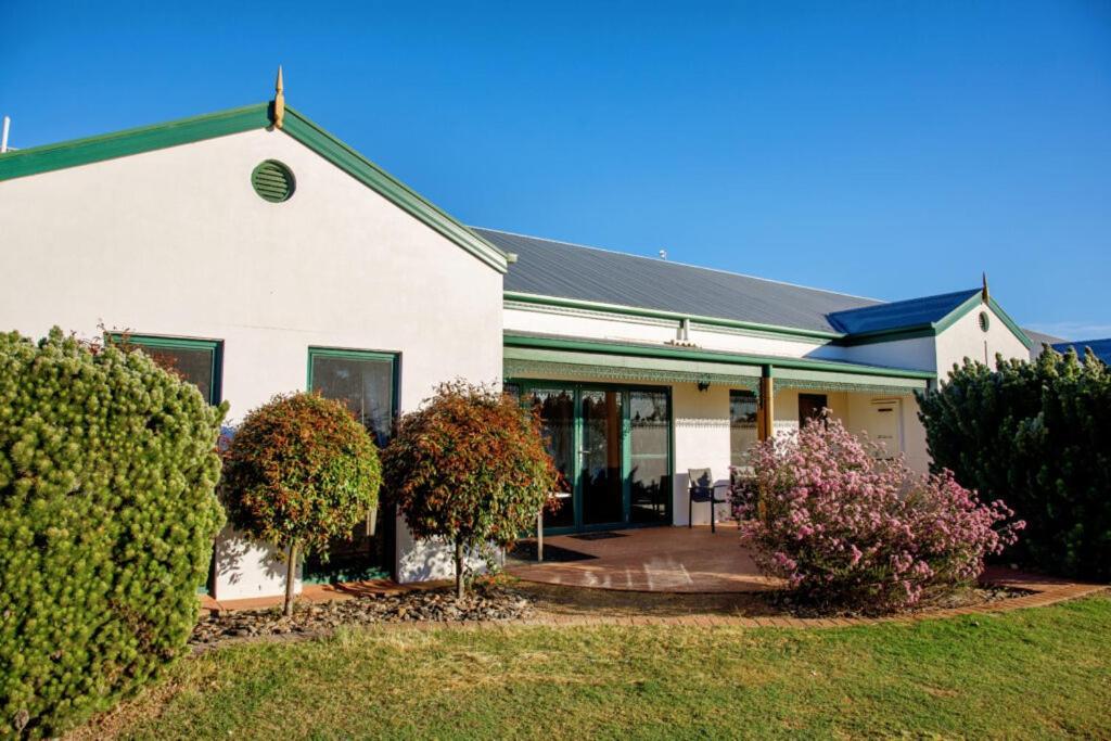Yarrawonga Mulwala Golf Club Hotel Ngoại thất bức ảnh The house in 2011