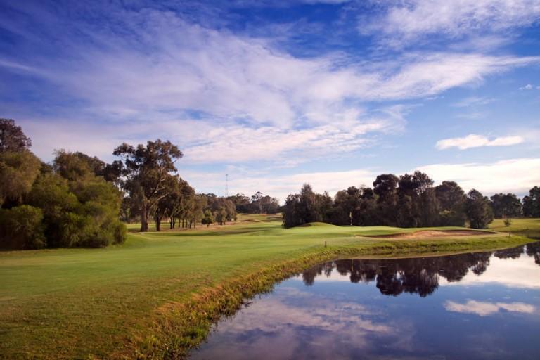 Yarrawonga Mulwala Golf Club Hotel Ngoại thất bức ảnh The 18th hole at the 2007 PGA Championship