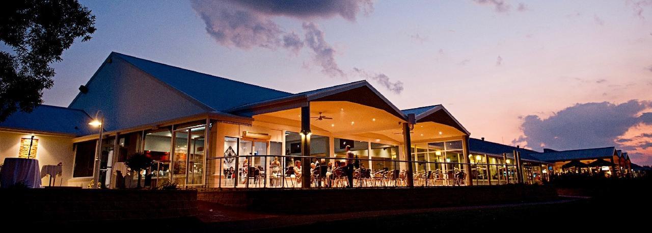 Yarrawonga Mulwala Golf Club Hotel Ngoại thất bức ảnh Clubhouse at the Port Lincoln Golf Club