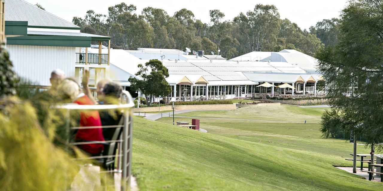 Yarrawonga Mulwala Golf Club Hotel Ngoại thất bức ảnh The clubhouse at the Adelaide Oval