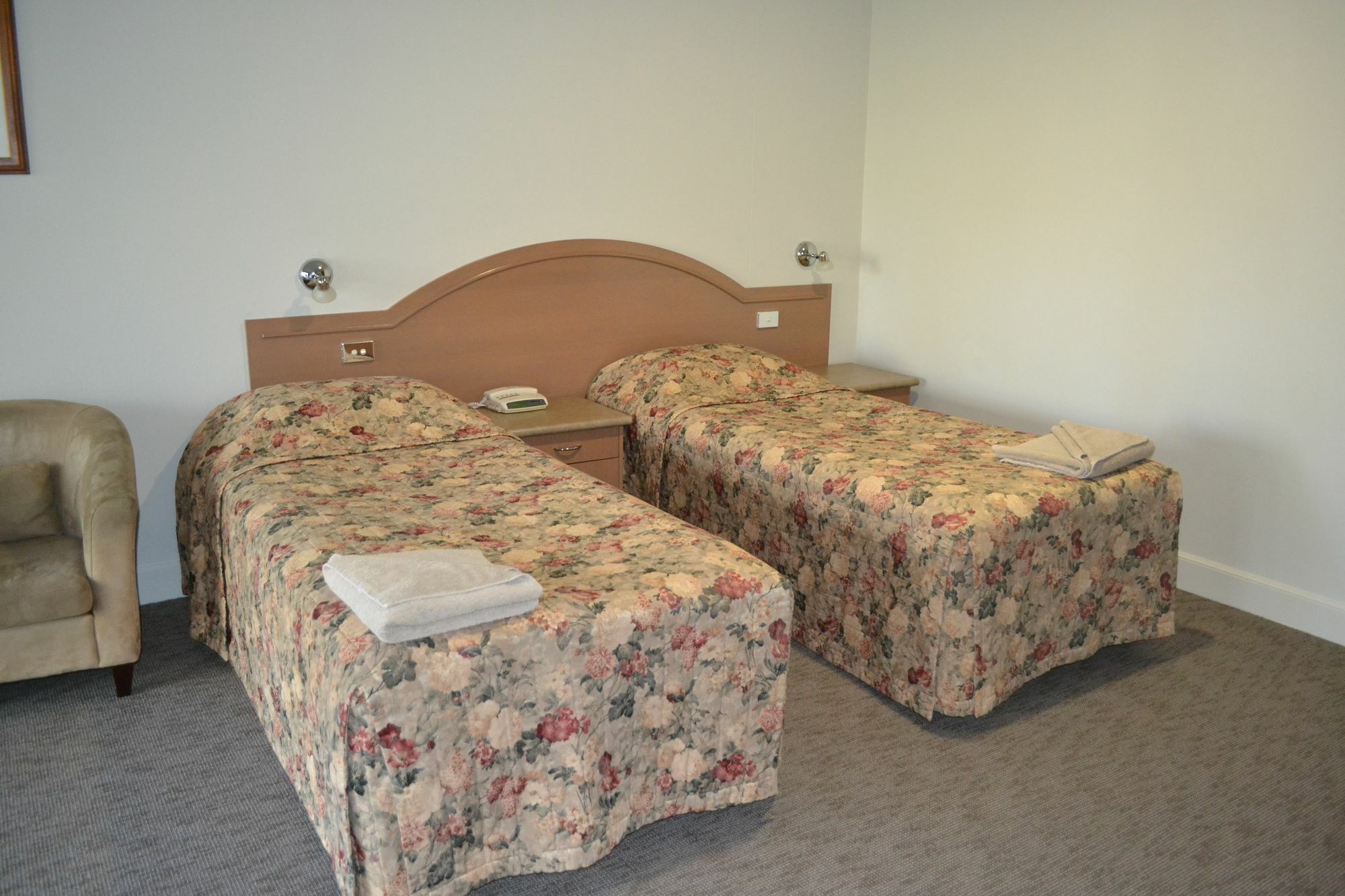 Yarrawonga Mulwala Golf Club Hotel Ngoại thất bức ảnh A room at the hotel